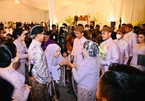Angkut Para Tamu, Pernikahan Kaesang-Erina Libatkan 400 Penarik Becak dan 35 Penarik Andong