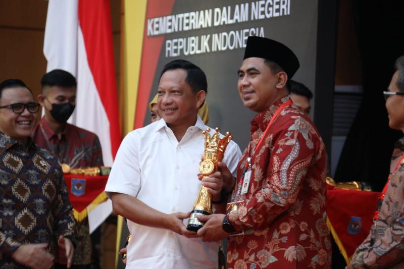 Mendagri Beri Penghargaan Daerah Terinovatif pada IGA 2022