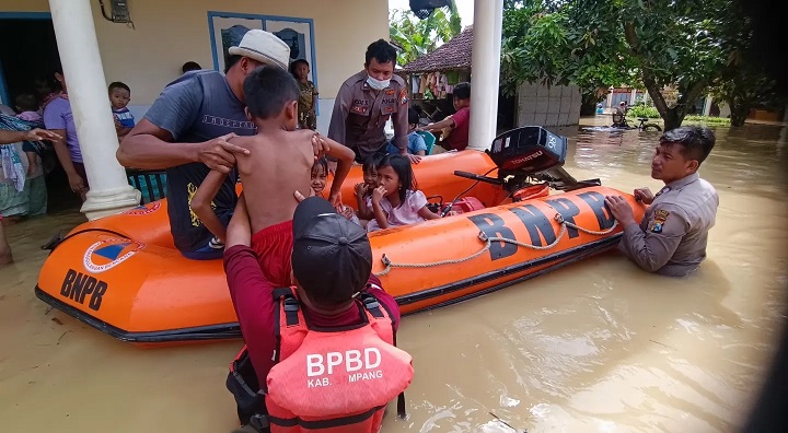 Meski Sudah Surut, Tim Gabungan Masih Bersiaga Pascabanjir Sampang