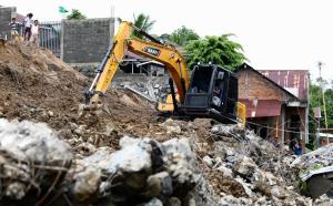 Pascabanjir dan Longsor Kota Manado, Warga Lakukan Pembersihan