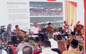 Infrastruktur Mitigasi Pantai Padang, Pembangunan Fisik Harus Sejalan dengan Penguatan Vegetasi