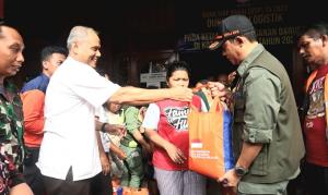 Kepala BNPB Serahkan Bantuan untuk Warga Terdampak Banjir di Kota Surakarta dan Kabupaten Sukoharjo