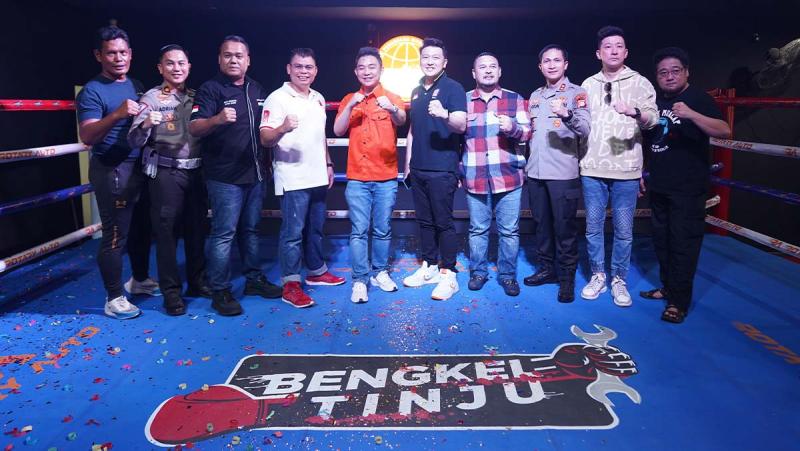 Gandeng Sang Legenda, Ferry Jensen Jadikan Bengkel Rotary Auto Ring Tinju Pertama di Dunia