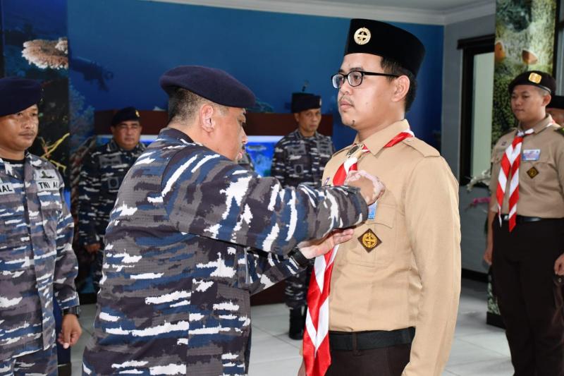 Angkatan Laut Latih Selam Pramuka Saka Bahari