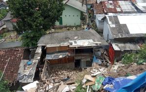 Satu Rumah Warga di Lampung Selatan Tertimpa Material Longsor