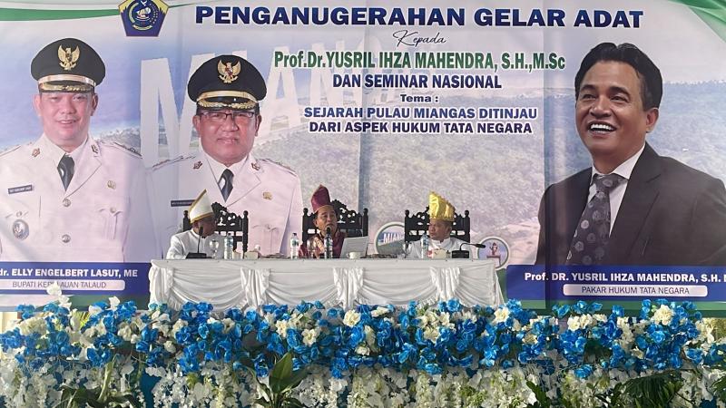 Ditengah Penganugerahan Gelar Adat Yusril Akui Konstitusi Kita Banyak Yang Harus Kita Perbaiki