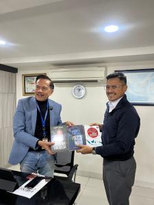 INACA Menerima 50 Buku dari Marsekal TNI (Purn) Chappy Hakim