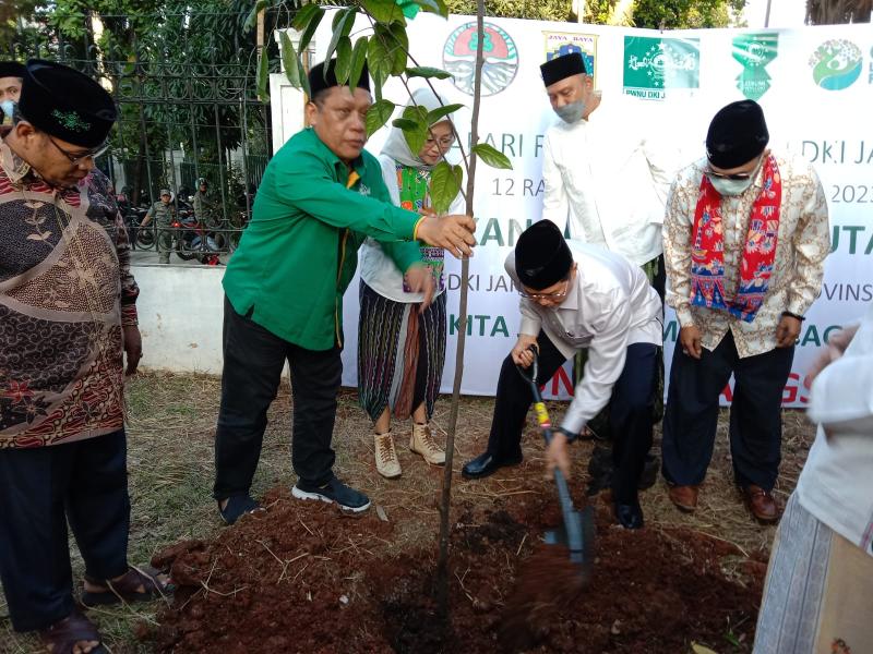 Safari Ramadhan, PWNU DKI & Pemda DKI Jakarta Luncurkan Gerakan Bersatu Wakaf 1 Juta Pohon Untuk Bangsa