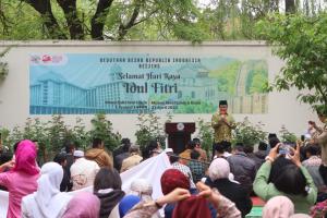 Warga Negara Indonesia Rayakan Idul Fitri di KBRI Beijing