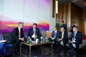 Menko Airlangga Bahas Penguatan Kerja Sama Kelapa Sawit dan Karet dengan Menteri Investasi, Perdagangan, dan Industri Malaysia