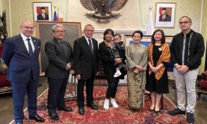 Dubes Heri Selenggarakan Seremoni Penyerahan Lukisan Karya Presiden SBY dan Dipo Alam kepada Istri Mendiang PM Shinzo Abe