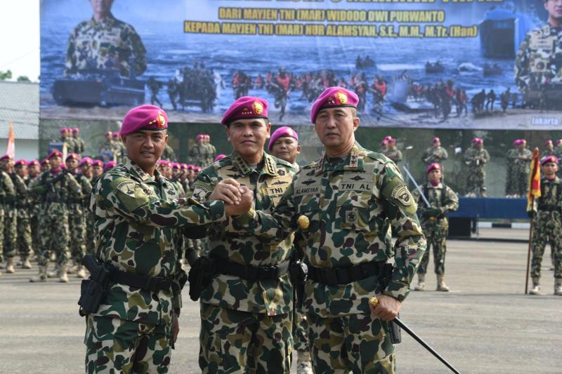 Estafet Komando Bergulir, Kasal Pimpin Sertijab Komandan Korps Marinir TNI AL