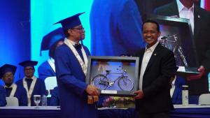 Menteri Bahlil Ajak Lulusan Universitas Paramadina Agar Jadi Pengusaha