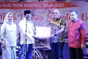Enam Legenda Lagu Minang Terima Anugerah Musik Daerah Sumbar 2023