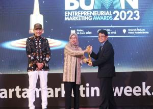 PLN Raih Best of The Best Company dalam Ajang BUMN Entrepreneurial Marketing Awards 2023