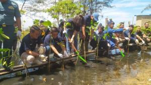 Wujudkan TJSL, PNM Balikpapan Tanam 5 Ribu Mangrove di SPI Lamaru