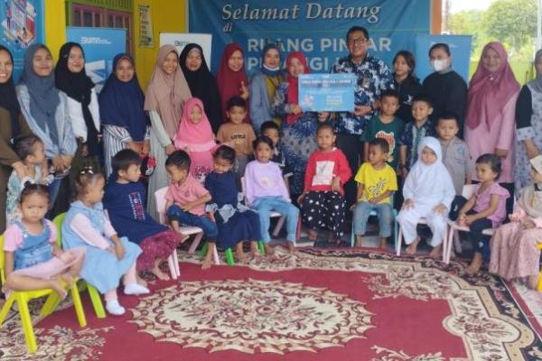 Dirikan Raung Pintar Pelangi Kids, PNM Serahkan Bantuan Sarana dan Prasarana