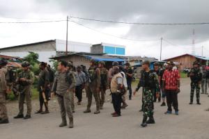 Jaga Papua Damai, Satgas Yonif MR 411 Kostrad Bersinergi Fasilitasi Mediasi Perang Suku di Kenyam