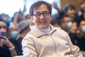 Aktor Legendaris Jackie Chan Punya Kekayaan Sekitar Rp6 Triliun