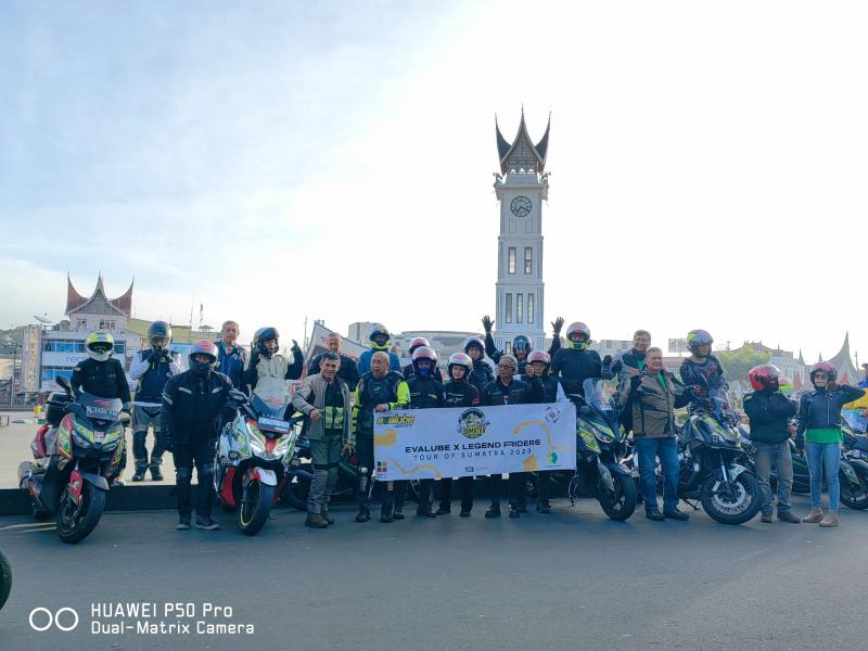 Tiba di Sumbar, Legend Riders Nikmati Kuliner dan Keindahan