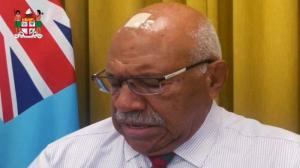 keasyikan Main HP, PM Fiji Nabrak Pintu Sebabkan Kepala Benjol