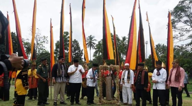 Bupati Tanah Datar Eka Putra Berikan Apresiasi Kepada Nagari Cubadak Kecamatan Lima Kaum