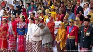 Ternyata Ini Alasan Menteri Basuki Singkap Baju Erick Thohir Saat Perayaan HUT RI di Istana