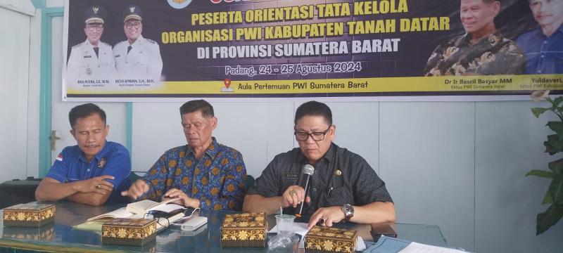 Bupati Tanah Datar Buka Pelatihan Orientasi Tata Kelola Organisasi PWI Tanah Datar