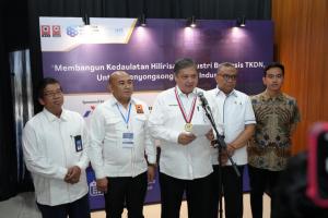 Raih Tokoh Transformasi Industri pada BKTI PII Award, Menko Airlangga Disebut Mendorong Terciptanya Revolusi Industri 4.0 di Indonesia