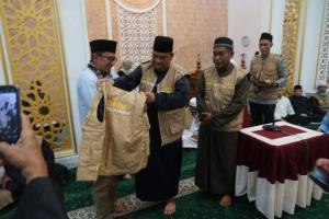 Wakil Gubernur Riau Bersama Bupati Tanah Datar Laksanakan subuh berjemaah