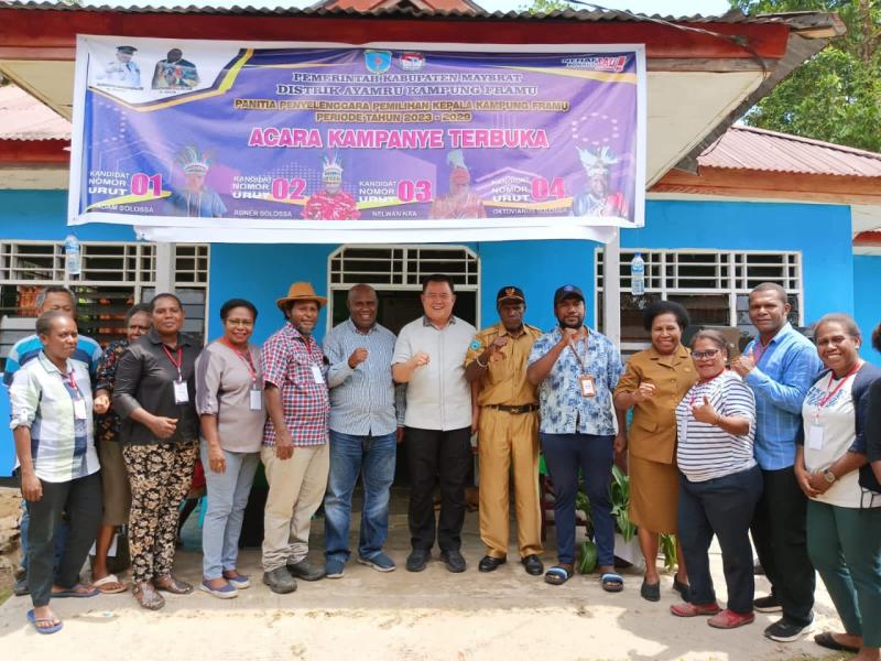 Susuri Ujung Kampung, Pj Bupati Brenhard Datangi Langsung Pelaksanaan Pemilihan Kepala Kampung di Kabupaten Maybrat