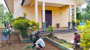 Demi Kenyamanan Beribadah di Bulan Desember Penuh Kasih, Personel Tamalatea Lakukan Bakti Solidaritas di Gereja Jemaat Immanuel