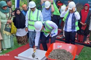 Menteri Pariwisata dan Ekonomi Kreatif Republik Indonesia Letakan Batu Pertama Pembangunan Masjid Jami` Minangkabau di Nagari Rambatan