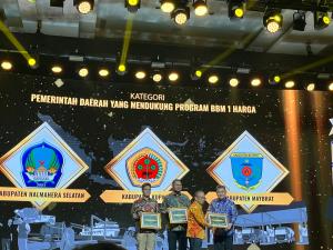 Maybrat Sabet Penghargaan Bergengsi Pemerintah Daerah Mendukung BBM 1 Harga di BPH Migas Awards 2023