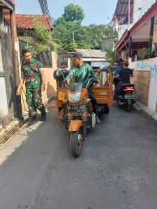 Bhakti TNI, Batalyon 811 Kopassus Bersihkan Lingkungan Desa Binaan