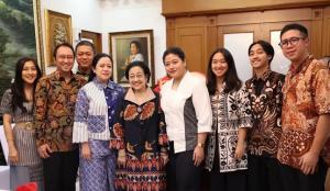 Rayakan HUT ke-77, Megawati Nyanyikan "Cinta Hampa" dari D`Lloyd untuk Sahabat dan Undangan   