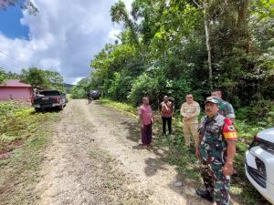 Pj Bupati Maybrat dan Kolonel Inf Boyke Sukanta Cek Kesiapan Lokasi TPS di wilayah Eksodus