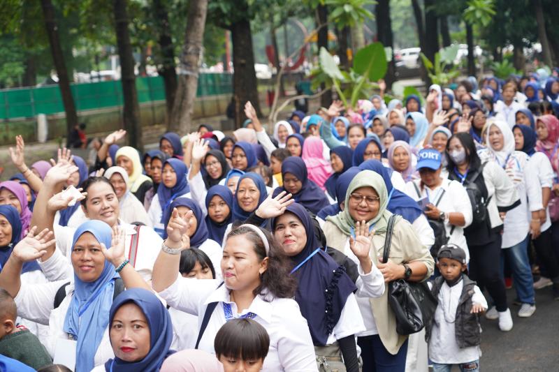 Nasabah Mekaar Ini Dipuji Jokowi Karena Disiplin Bayar Angsuran