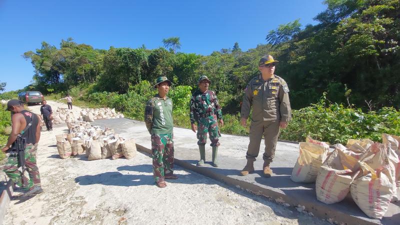 PJ Bupati Maybrat Tinjau Progres TMMD ke-119 di Ayamaru Tengah