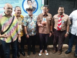 Menperkeraf Resmikan Kumbung Jamur Tiram SMP 12 Jakarta