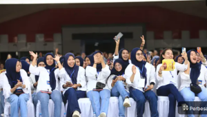 Presiden Jokowi Bertemu Ribuan Nasabah Mekaar di Makassar