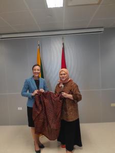 Batik Mempererat Hubungan Diplomasi Indonesia dan Jamaika