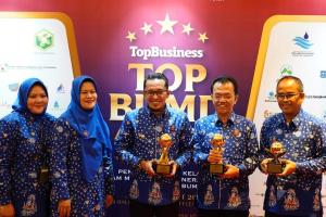 Bupati Tanah Datar Eka Putra, Raih Top BUMD Awards Tahun 2024