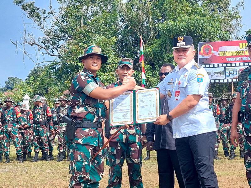 Pj Bupati Maybrat Hadiri Upacara Penutupan Program TNI Manunggal Membangun Desa (TMMD)