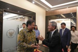 Kerja Sama Indonesia-Singapura Terus Berlanjut, Menko Airlangga Bahas Isu-Isu Strategis dengan Menteri Luar Negeri Singapura