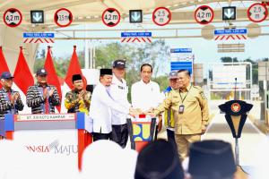 Kunjungi Riau, Menteri ATR/Kepala BPN Dampingi Presiden RI Resmikan Jalan Tol Pekanbaru-Padang Ruas Bangkinang-XIII Koto Kampar