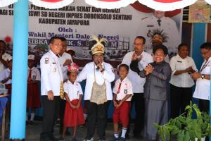 
                                       Wamendagri Ribka Haluk Dorong Pemanfaatan Hasil Bumi Papua untuk Nutrisi Anak Sekolah