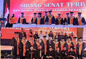 
                                       Gelar Wisuda Sarjana dan Pascasarjana ke-28 dan ke-33, Sekolah Tinggi Manajemen LABORA Perkuat Komitmen terhadap Pendidikan Manajemen Berkualitas