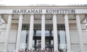 
                                       MK Panggil Prabowo dan DPR,  Sidang Permohonan Uji Materi Perp 49