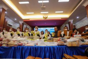 
                                       Tim Gabungan Ungkap Jaringan Narkotika, Sebanyak 144 Tersangka Ditangkap